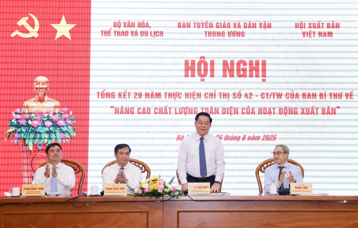 Ông Nguyễn Trọng Nghĩa, Ủy viên Bộ Chính trị, Bí thư Trung ương Đảng, Trưởng Ban Tuyên giáo và Dân vận Trung ương phát biểu tại hội nghị
