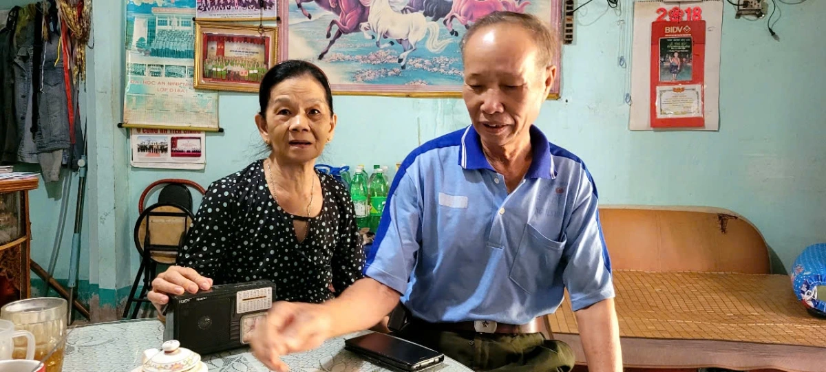 Ông Nguyễn Văn Tám và bà Hồ Thị Kêu là thính giả " thủy chung" với Đài TNVN