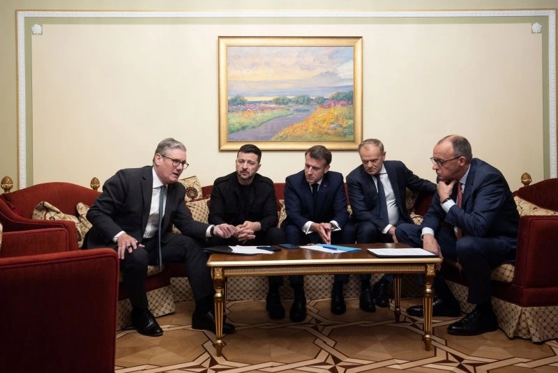 Tổng thống Ukraine Volodymyr Zelensky cùng một số nhà lãnh đạo châu Âu. Ảnh: Văn phòng Tổng thống Ukraine