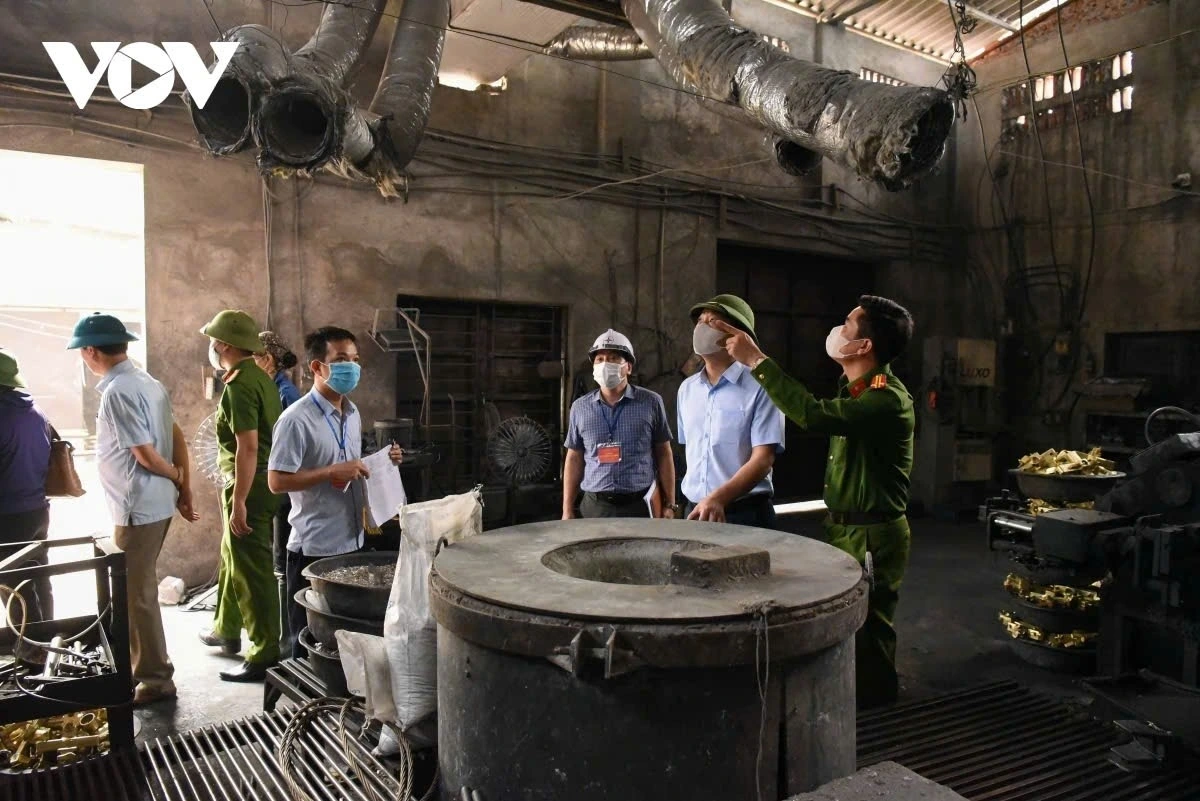 Đoàn kiểm tra liên ngành các cơ sở gây ô nhiễm môi trường trước đó