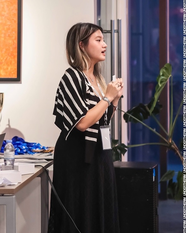 Bà Hoàng Phạm Thuỳ Anh - Trưởng BTC phát biểu tại buổi họp kỹ thuật của giải đấu