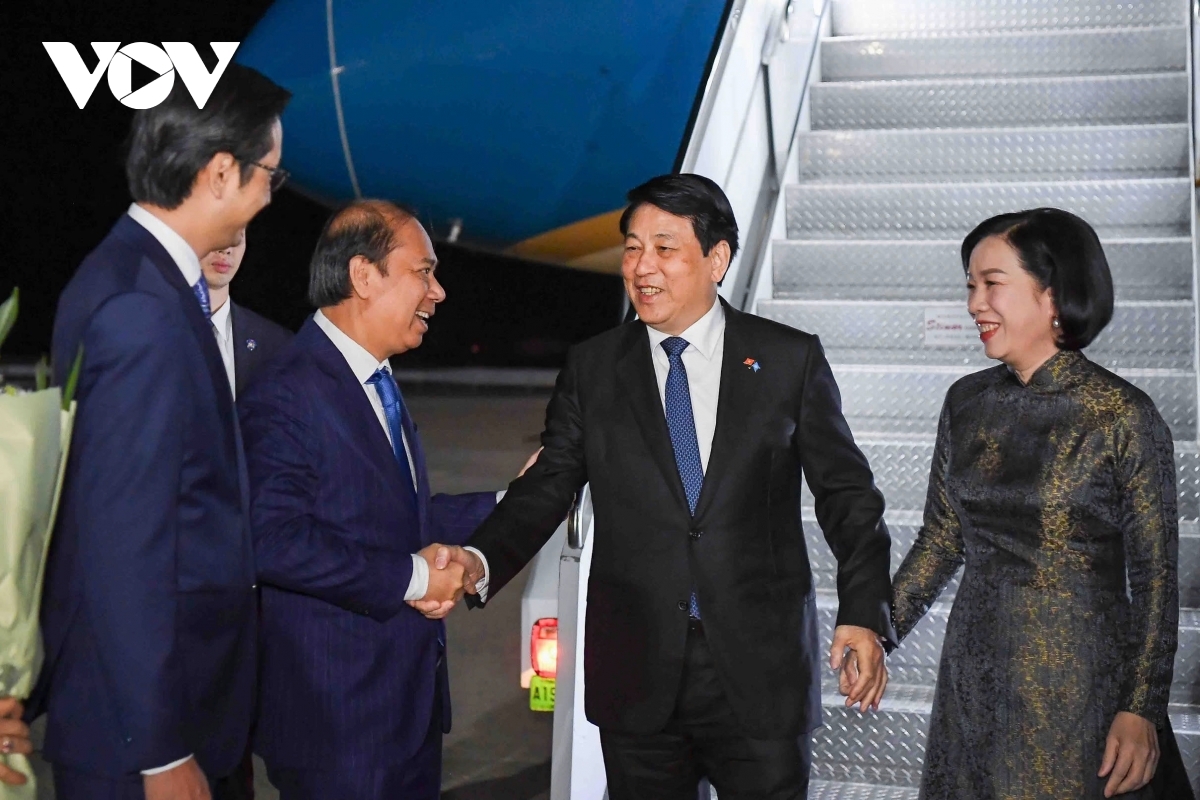 On the afternoon of September 21, President Luong Cuong, his spouse, and the high-level Vietnamese delegation arrive at John F. Kennedy International Airport in New York, for UNGA 80 and related meetings in the United States.