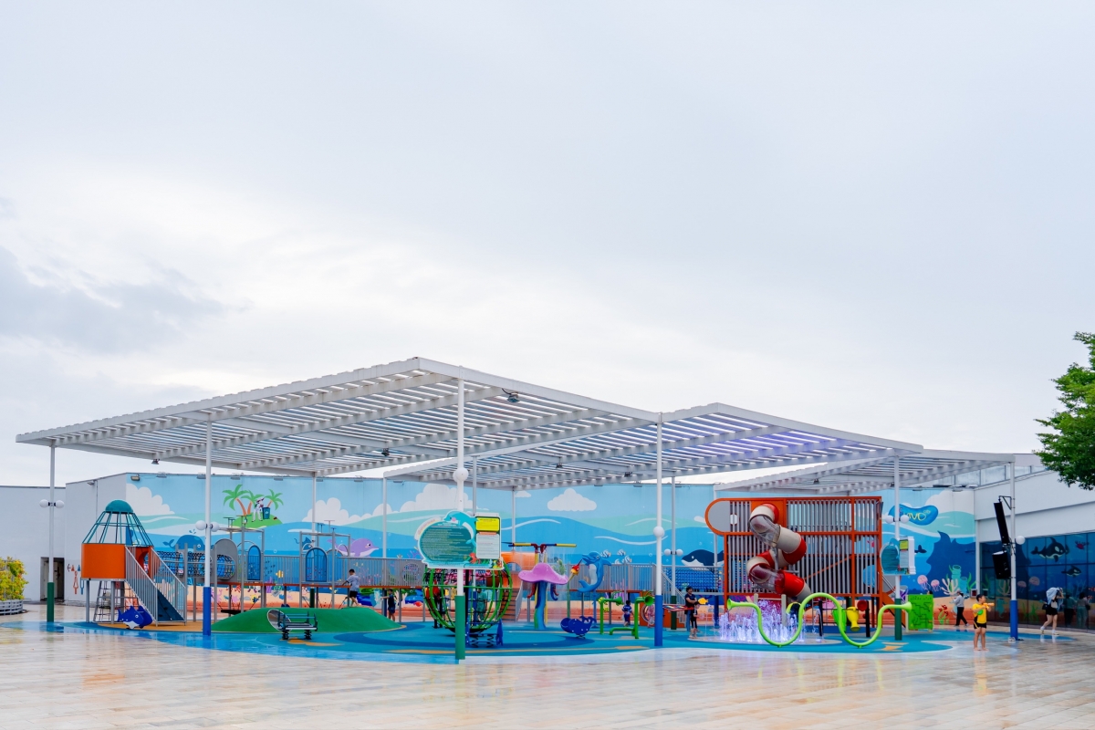 Toàn cảnh Sân chơi Sky Park với chủ đề Công viên Đại Dương mở cửa hoàn toàn miễn phí cho các bé.