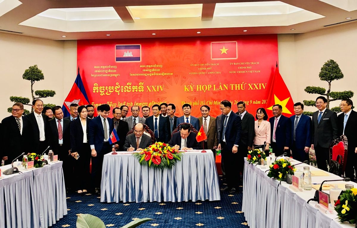 Đoàn đại biểu chính phủ 2 nước chứng kiến lễ ký kết Biên bản Kỳ họp XXIV