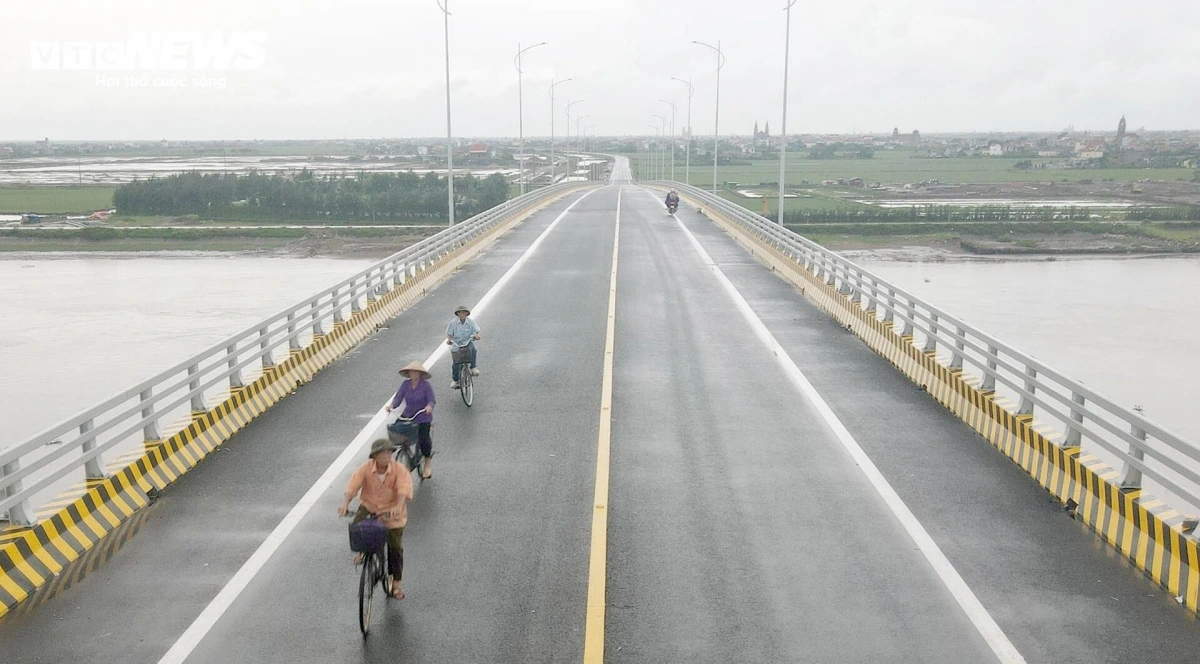 Đây là công trình đường giao thông đường bộ cấp I, được thiết kế vĩnh cửu bằng bê tông cốt thép và bê tông cốt thép dự ứng lực.