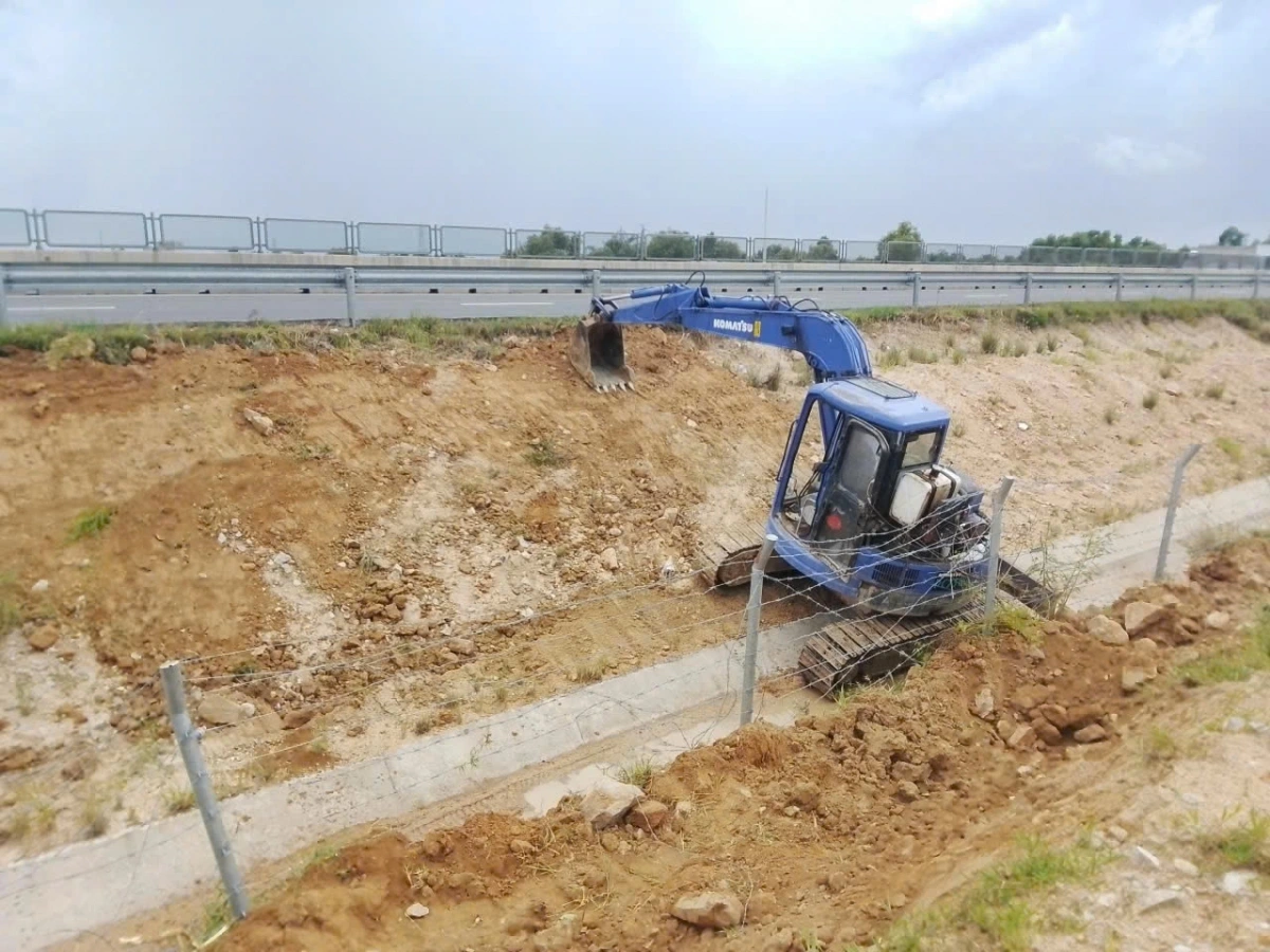 Các lực lượng chức năng khắc phục hậu quả sạt, xói lở ta-luy trên các đoạn cao tốc do thời tiết cực đoan của những trận mưa lớn tại Lâm Đồng vừa qua.