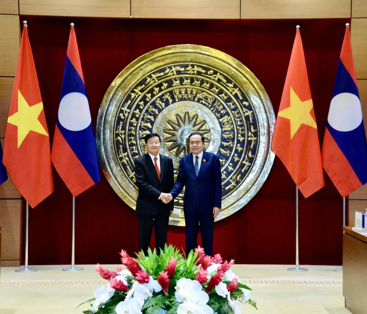 Chủ tịch Quốc hội Trần Thanh Mẫn tiếp Tổng Bí thư, Chủ tịch nước Lào Thongloun Sisoulith.