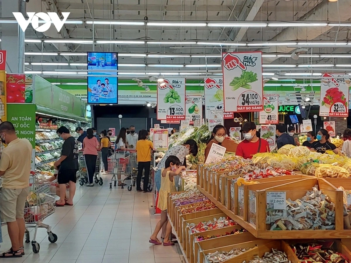 Người tiêu dùng có xu hướng cắt giảm mức chi tiêu không cần thiết