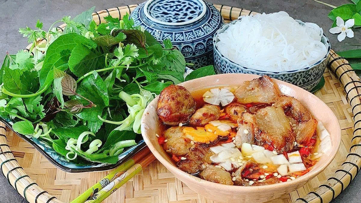 Hanoi’s Bún Chả ((grilled pork and noodles) among top street foods  (Image source: Internet)