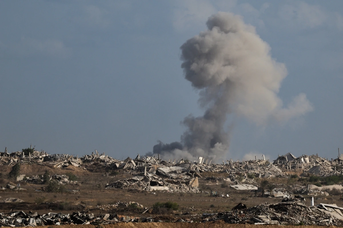 Khói bốc lên ở Gaza. Ảnh: Reuters