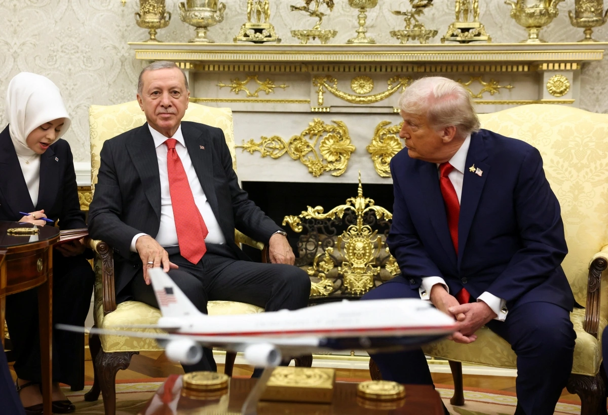 Tổng thống Thổ Nhĩ Kỳ Tayyip Erdogan và Tổng thống Mỹ Donald Trump gặp nhau tại Nhà Trắng ngày 25/9. Ảnh: Reuters