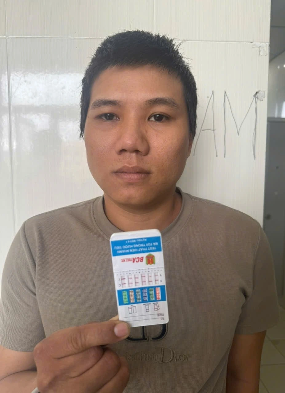 Đối tượng Trần Văn Tiên và Nguyễn Văn Đệ bị tạm giữ để điều tra.