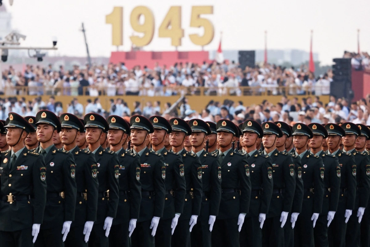 Những người lính của Quân Giải phóng Nhân dân Trung Quốc (PLA) trong buổi diễn tập trước cuộc duyệt binh kỷ niệm 80 năm Ngày kết thúc Thế chiến II tại Bắc Kinh, Trung Quốc.