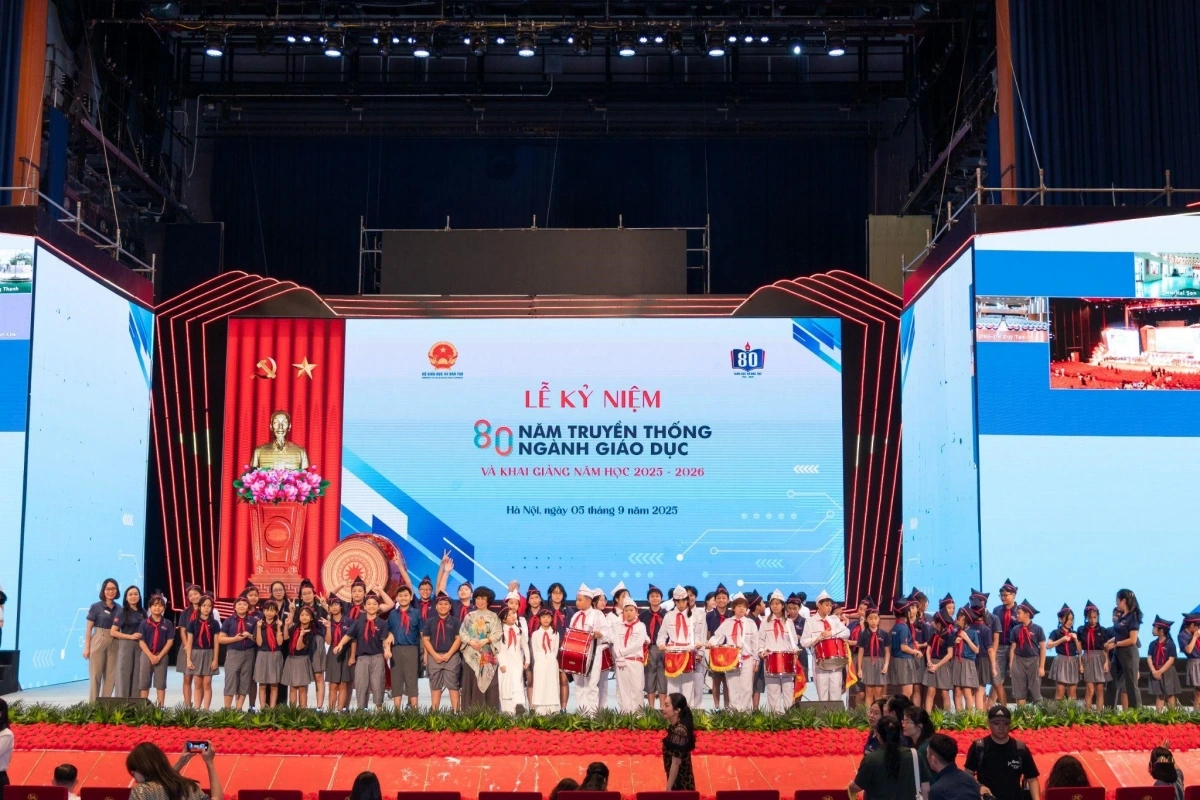 Gần 60 học sinh TH School vinh dự tham dự trực tiếp lễ khai giảng, sự kiện được phát sóng trực tuyến tới 1,6 triệu giáo viên và 26 triệu học sinh, sinh viên trên cả nước.