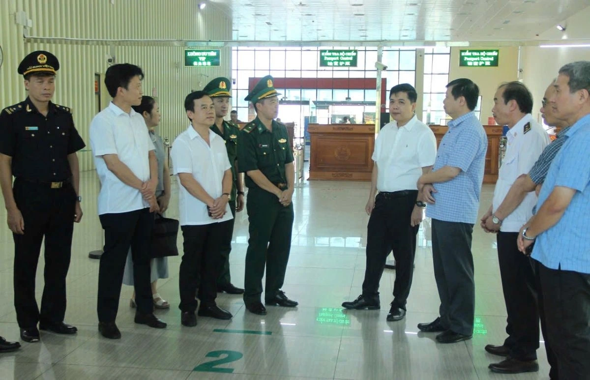 Đoàn Cục Phòng bệnh và Viện Vệ sinh dịch tễ Trung Ương kiểm tra công tác phòng chống dịch bệnh tại Cửa khẩu Hữu Nghị vào tháng 8/2025