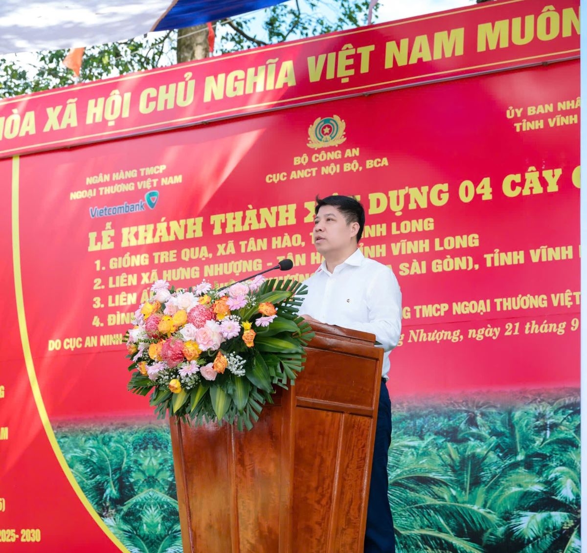 Đồng chí Hồng Quang - Ủy viên BCH Tổng Liên đoàn Lao động Việt Nam, Thành viên Hội đồng quản trị, Chủ tịch Công đoàn Vietcombank phát biểu tại buổi lễ