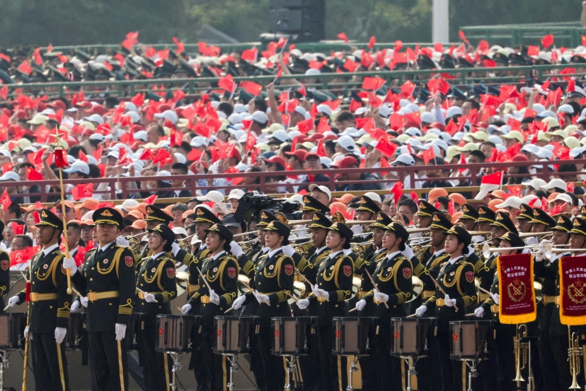Các thành viên đội quân nhạc trong cuộc duyệt binh kỷ niệm 80 năm chiến thắng phát xít tại Bắc Kinh, Trung Quốc.