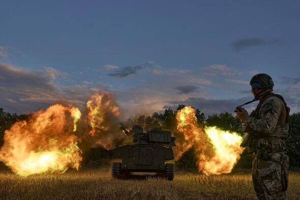 Pháo binh Ukraine hoạt động gần Toretsk. Ảnh: Getty