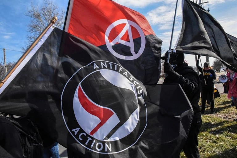 Ông Trump chính thức liệt Antifa vào danh sách "tổ chức khủng bố". Ảnh: Reuters