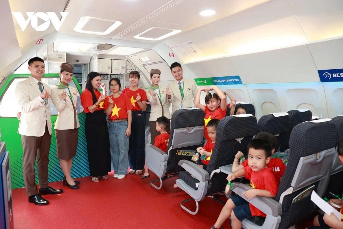 The “Sky Aspiration” zone helps people understand more about Vietnam’s aviation industry and encourage them to have contributions to the country’s development in the future.