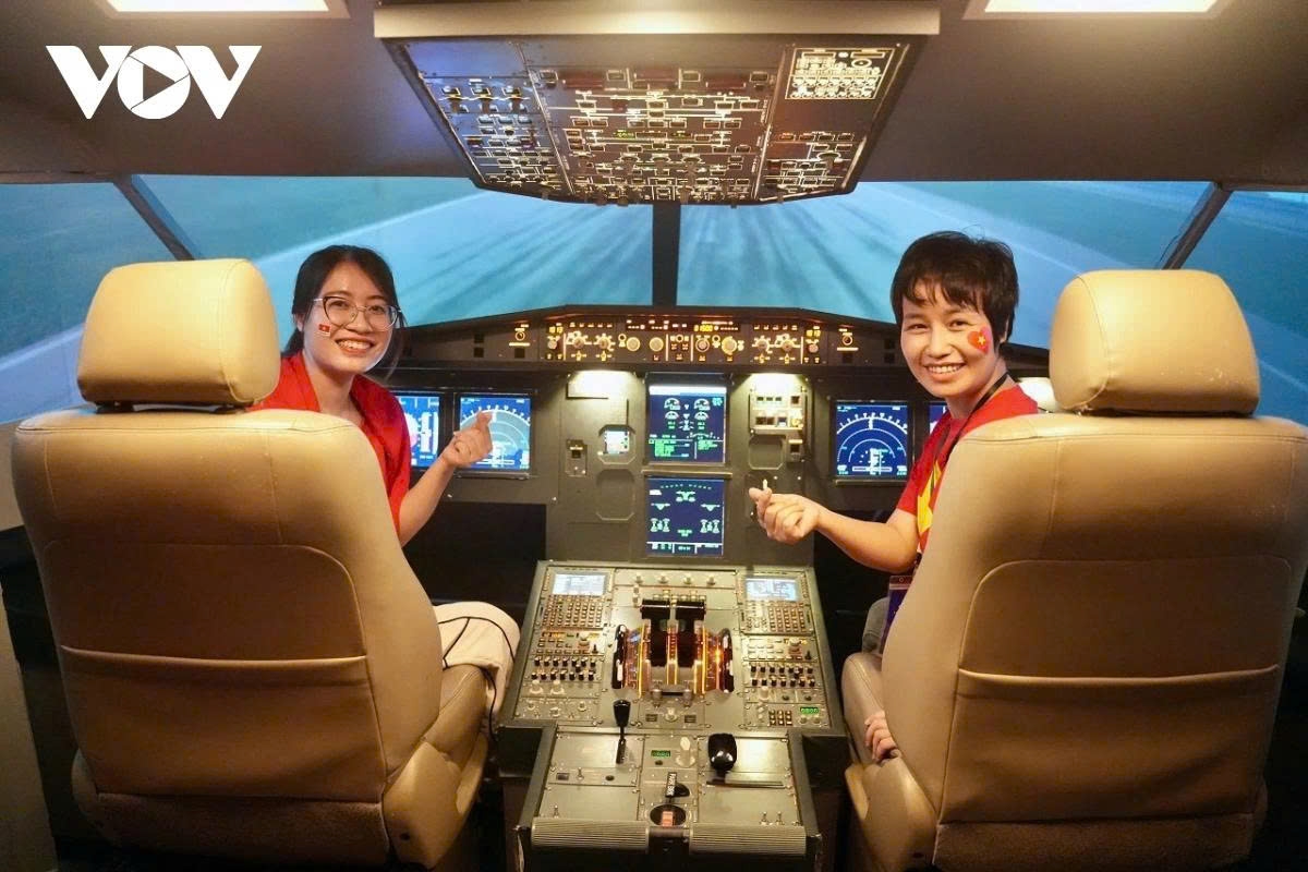 But the most exciting part for visitors is the chance to experience the cockpit of an Airbus A320/321 through a flight simulator.