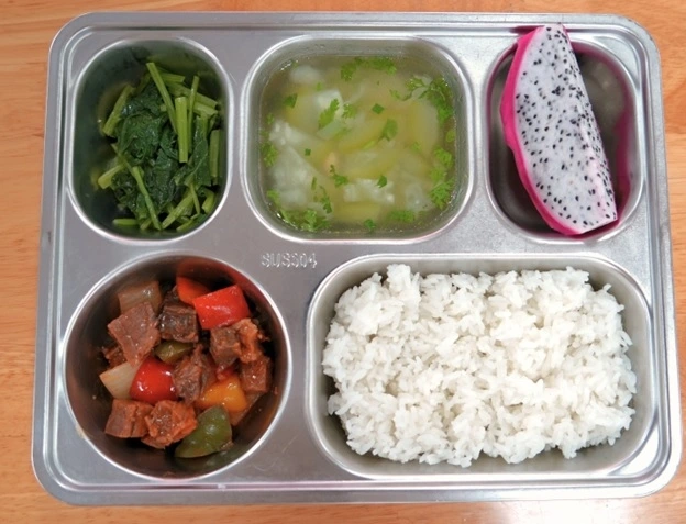 Một bữa ăn trưa đầy đủ dinh dưỡng theo Phần mềm xây dựng thực đơn của Dự án