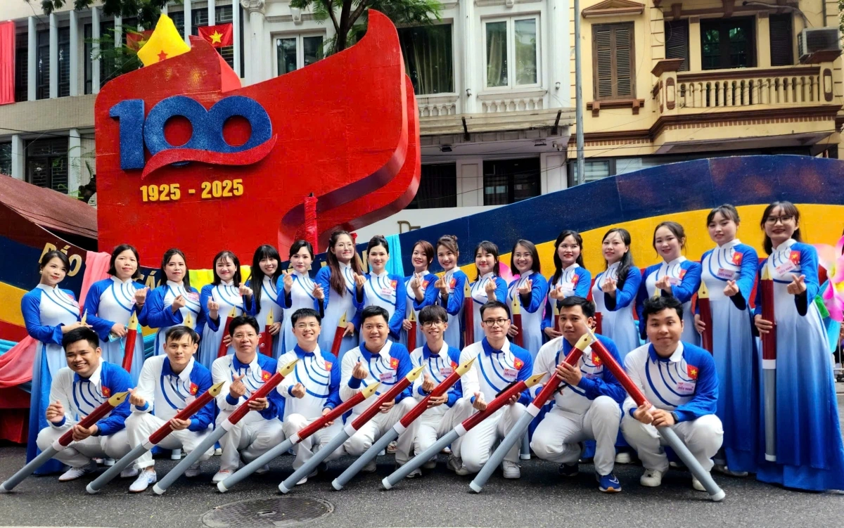 Đoàn tham gia diễu hành của Đài Tiếng nói Việt Nam