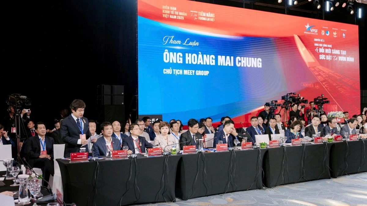 Ông Hoàng Mai Chung - Chủ tịch HĐQT Meey Group phát biểu đề xuất tại Phiên đối thoại cấp cao (Ảnh: Meey Group)