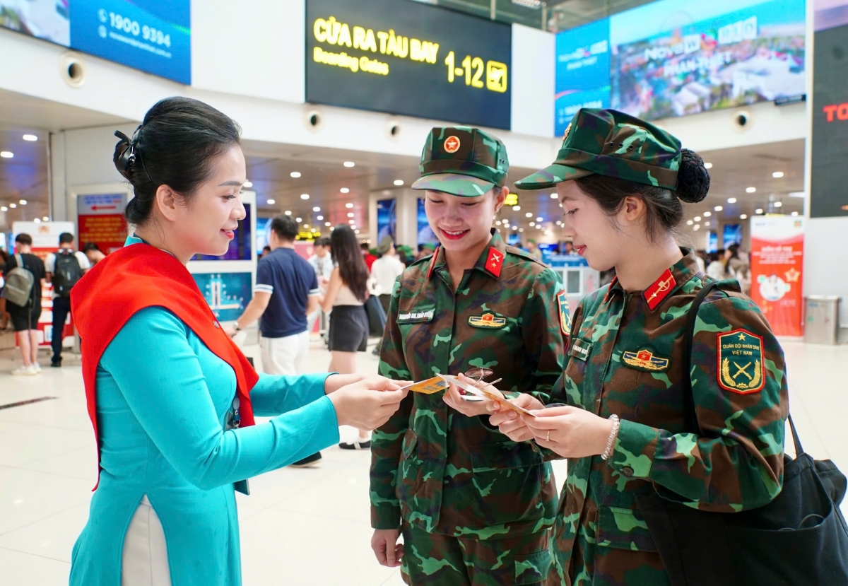 Đồng hành cùng chuyến trở về ấy, Vietnam Airlines tự hào góp phần gắn kết hậu phương và tiền tuyến, lan tỏa tinh thần trách nhiệm và niềm tự hào dân tộc trên những cánh bay.