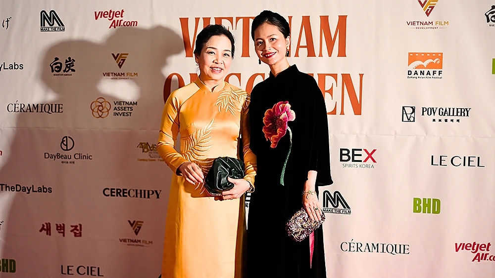 Diễn viên Đỗ Thị Hải Yến (trái) và bà Ngô Phương Lan, Chủ tịch Hiệp hội Xúc tiến phát triển điện ảnh Việt Nam. (Ảnh: BHD)