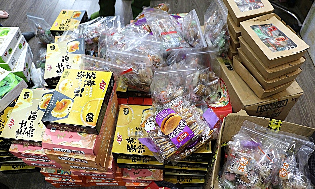 Một trong số lượng bánh trung thu không rõ nguồn gốc xuất xứ được phát hiện, thu giữ. Ảnh: KT.