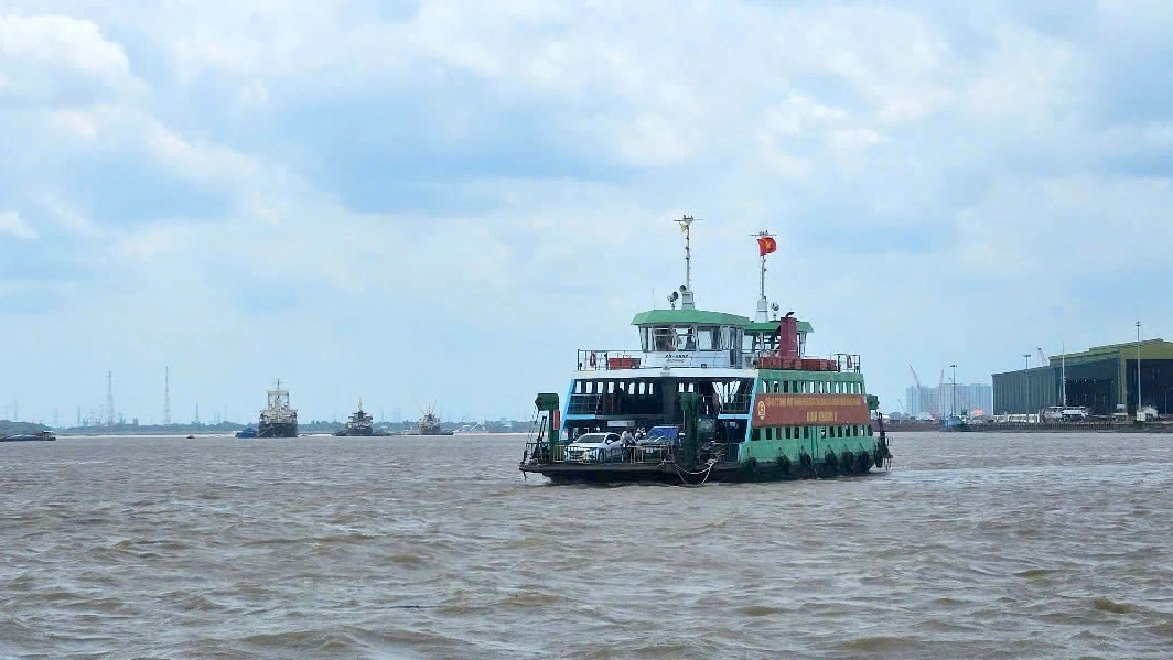 Bến đã huy động tối đa phà để nhanh chóng giải tỏa hành khách
