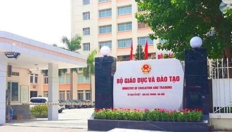 Ban Thường vụ Đảng ủy Bộ Giáo dục và Đào tạo phối hợp với ban thường vụ các đảng ủy bộ, ngành, cơ quan, đơn vị, tổ chức ở Trung ương và ban thường vụ các tỉnh ủy, thành ủy (có thẩm quyền lãnh đạo, quản lý các trường đại học) nghiên cứu, đề xuất mô hình tổ chức đảng trong các trường đại học bảo đảm tương ứng, đồng bộ với sắp xếp các trường đại học