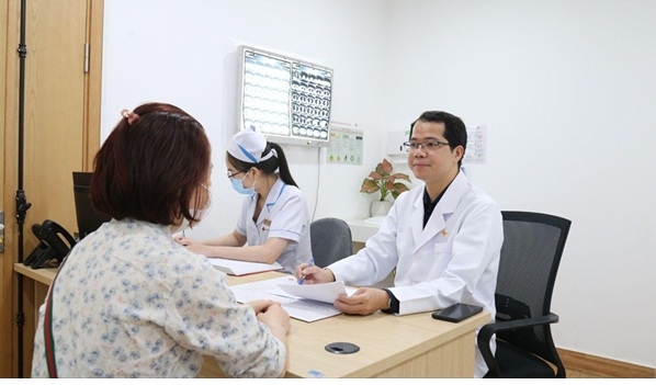 ThS.BS Nguyễn Đức Toàn hơn 10 năm kinh nghiệm điều trị u tuyến giáp bằng cả phẫu thuật và RFA