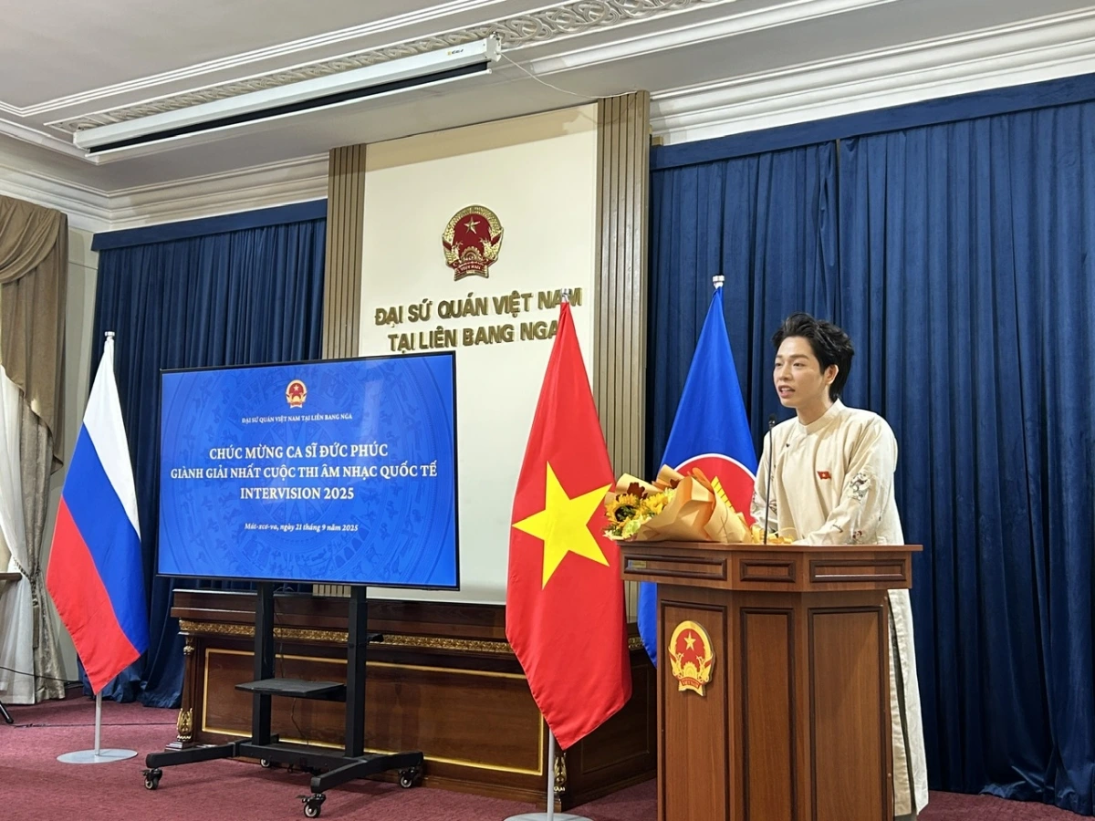 Ca sỹ phát biểu gửi nhiều tâm huyết tới các bạn trẻ.