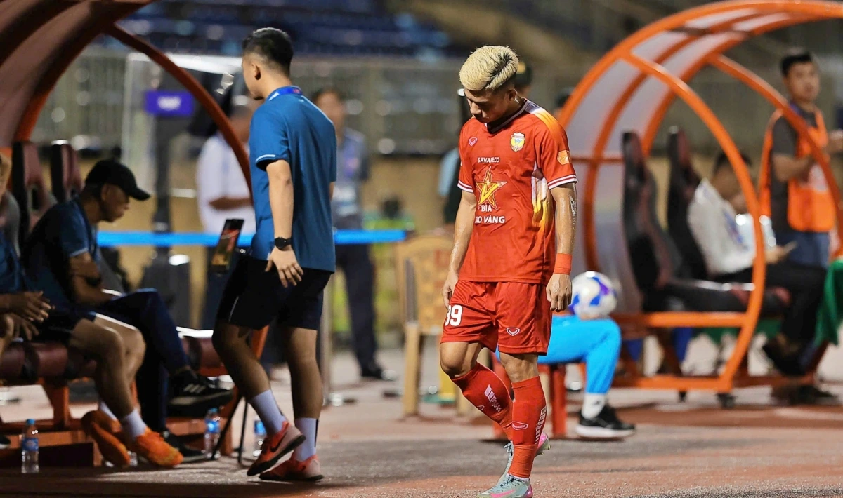 Hậu vệ Huỳnh Tấn Tài bị treo giò ở vòng 5 V-League 2025/2026. (Ảnh: VPF)