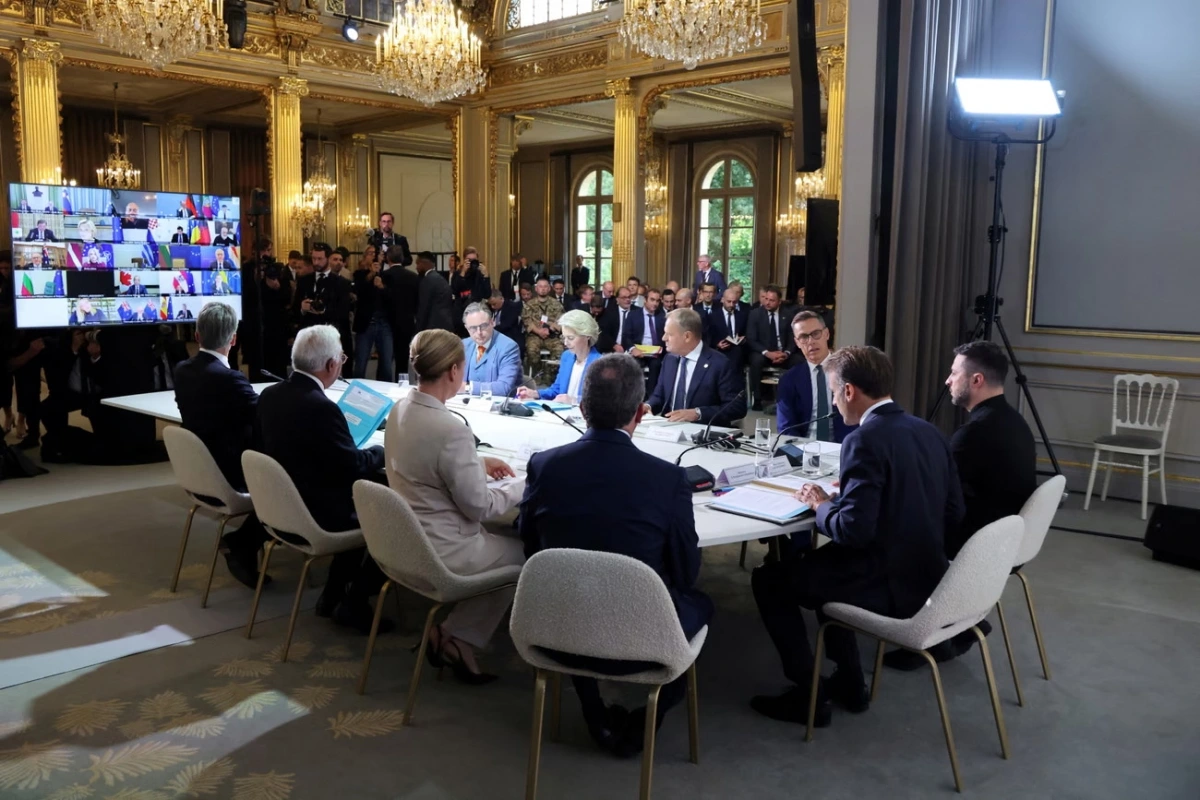 Tổng thống Pháp Emmanuel Macron tổ chức cuộc họp tại Điện Élysée với các nhà lãnh đạo châu Âu và Tổng thống Ukraine Volodymyr Zelensky. Ảnh: Reuters