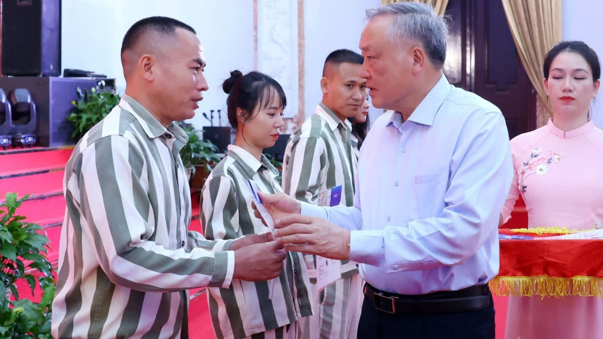 Phó Thủ tướng Thường trực Chính phủ Nguyễn Hòa Bình cho biết: Đặc xá không phải điểm kết thúc mà là sự khởi đầu mới để mỗi người khép lại quá khứ, sống lương thiện và trở thành công dân có ích cho xã hội