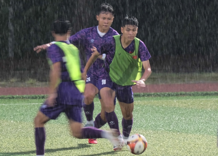 Đội dự tuyển U18 Việt Nam đã có buổi tập đầu tiên và cũng là buổi tập duy nhất trước thềm trận ra quân tại Giải bóng đá quốc tế Seoul Eou Cup 2025. (Ảnh: VFF)