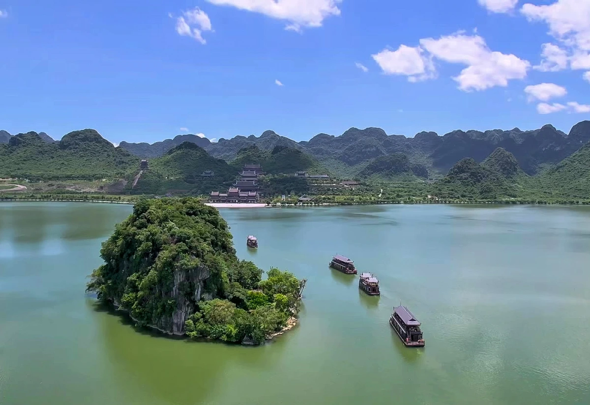 Quần thể Tam Chúc, tỉnh Ninh Bình. Ảnh: Thùy Dung