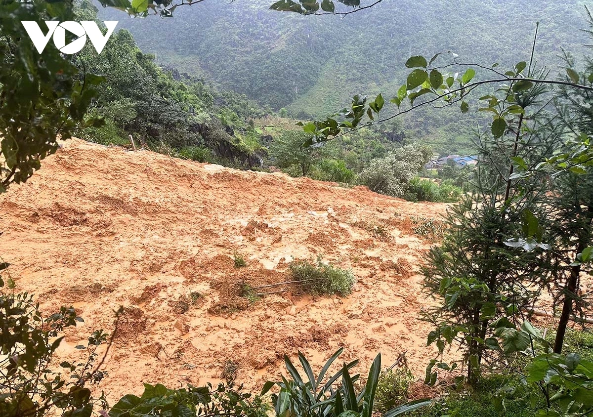 Bão số 10 và hoàn lưu, mưa lũ, sạt lở gây thiệt hại nặng nề. Tính đến 13h ngày 30/9, đã khiến 26 người chết, 22 người mất tích, 105 người bị thương, mất liên lạc 8 người