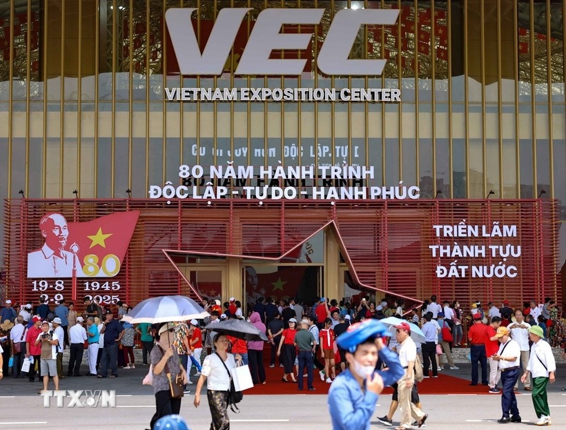 The National Achievements Exhibition themed “80 years of Independence – Freedom – Happiness” at the Vietnam Exposition Centre in Dong Anh commune, draws a large number of visitors. (Photo: VNA)