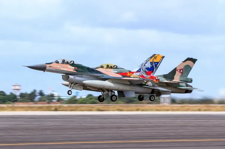 Hai tiêm kích F-16A không vũ trang của Venezuela. Ảnh: Không quân Brazil