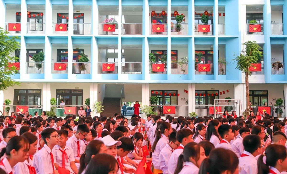 Trường THCS Trọng Điểm vừa được đưa vào sử dụng, là 1 trong những trường "mũi nhọn" của tỉnh Quảng Ninh