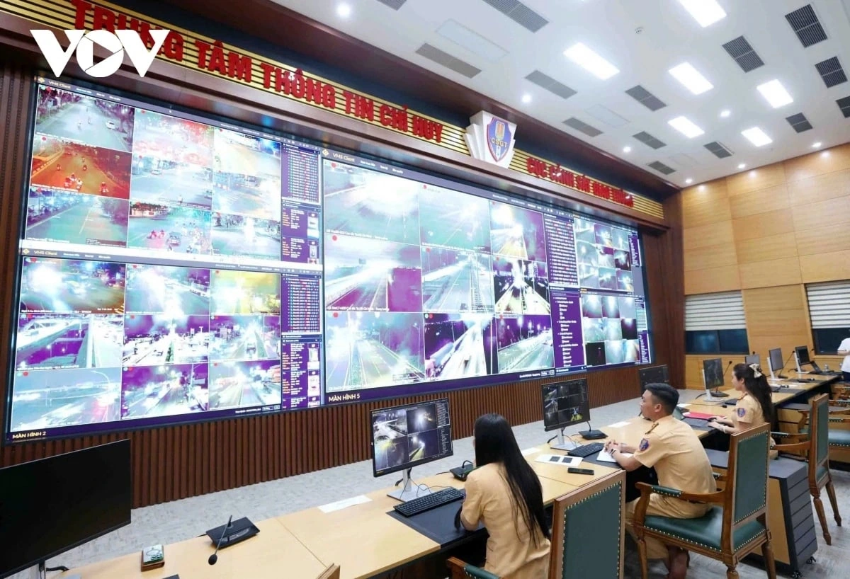 Cục Cảnh sát giao thông, Bộ Công an đang xây dựng 34 trung tâm quản trị, ứng dụng AI để giám sát, xử lý vi phạm giao thông 24/7 (Ảnh - VOV)
