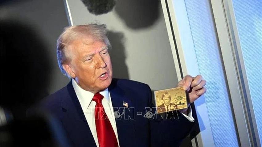 Tổng thống Mỹ Donald Trump công bố thị thực "thẻ vàng" - Ảnh: Getty Images/TTXVN