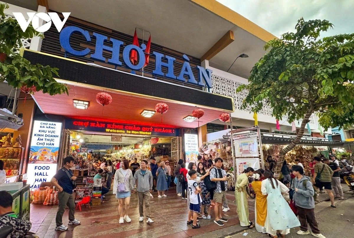 Han market is among popular tourist attractions in Da Nang. 