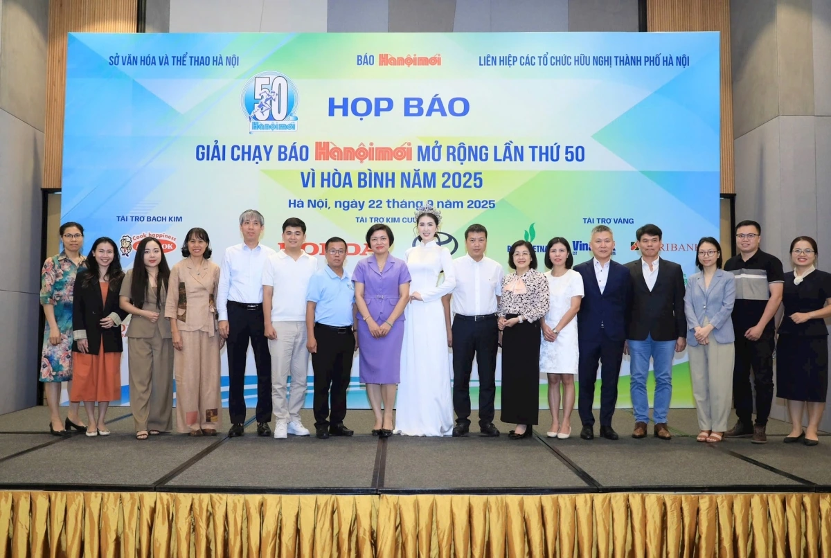 Delegates attend a press conference in Hanoi on September 22 to launch the 50th open Hanoimoi Newspaper Run for Peace. (Image source: hanoimoi.vn)
