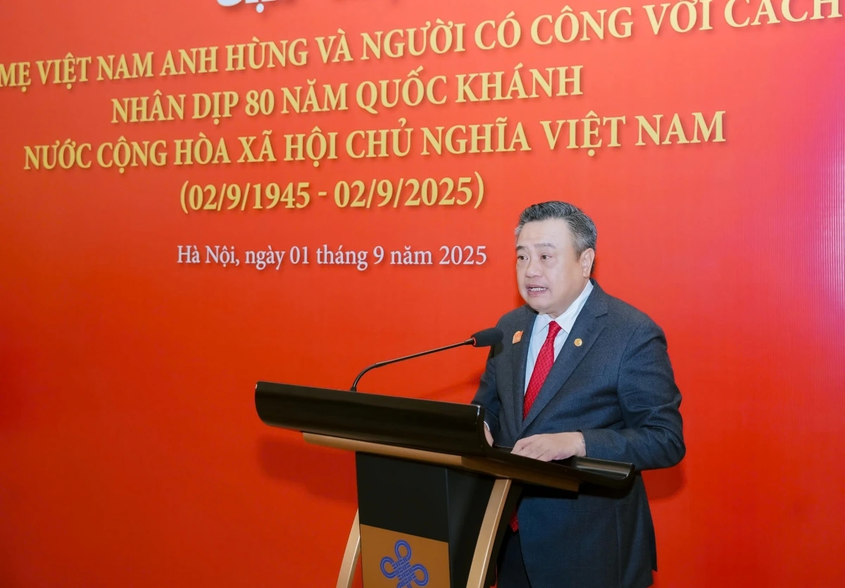 Chủ tịch UBND thành phố Hà Nội Trần Sỹ Thanh phát biểu tri ân các Mẹ Việt Nam Anh hùng, Người có công tại buổi gặp mặt