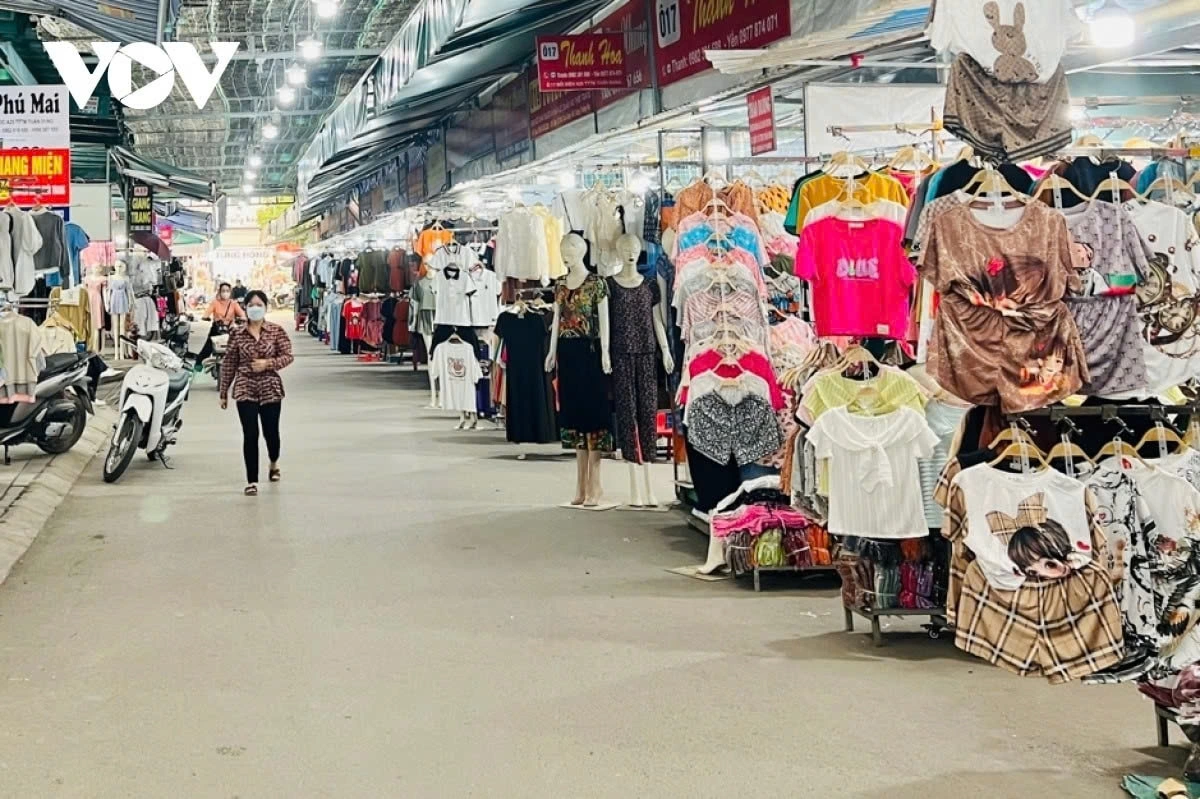 Để thuận lợi hoạt động kinh doanh trong thời gian tới, hộ kinh doanh nên tìm hiểu trước các quy định, làm quen với phần mềm, sổ sách và cách lập hóa đơn điện tử.